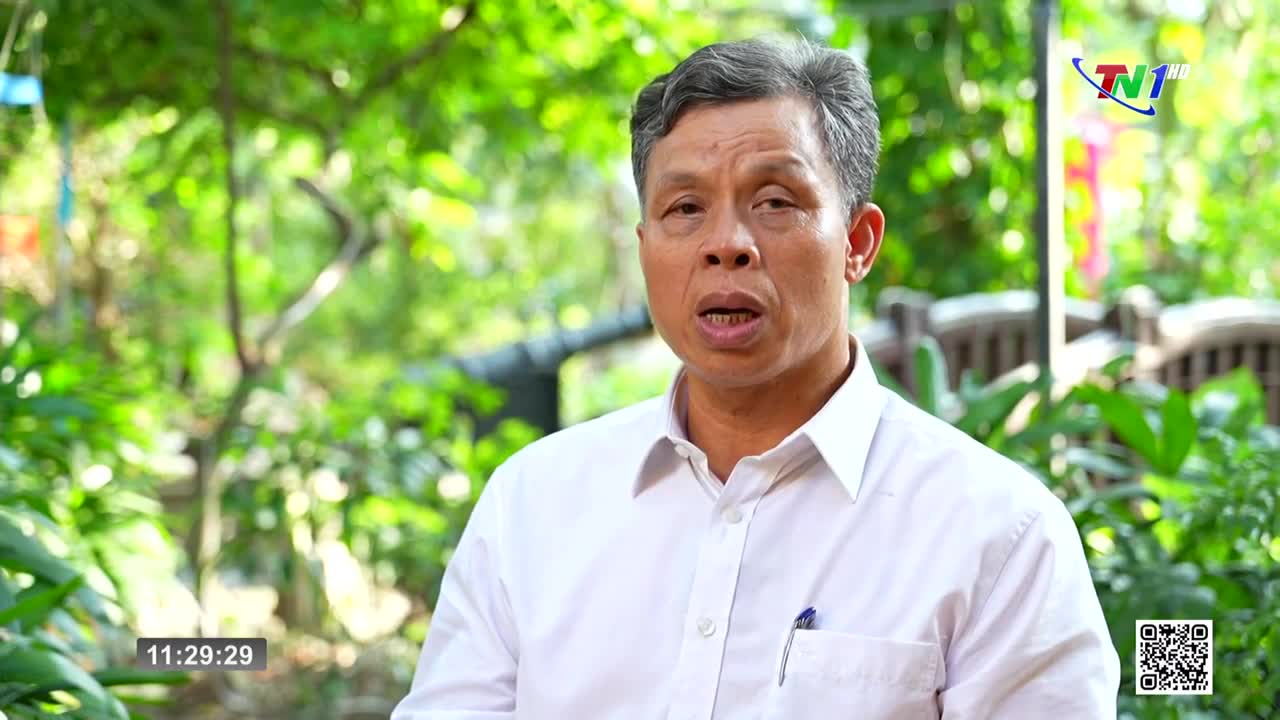 A man in a white shirt is speaking, his mouth open as he looks directly at the camera. The logo for Thai Nguyen TV, TN1, is visible in the upper right corner.
