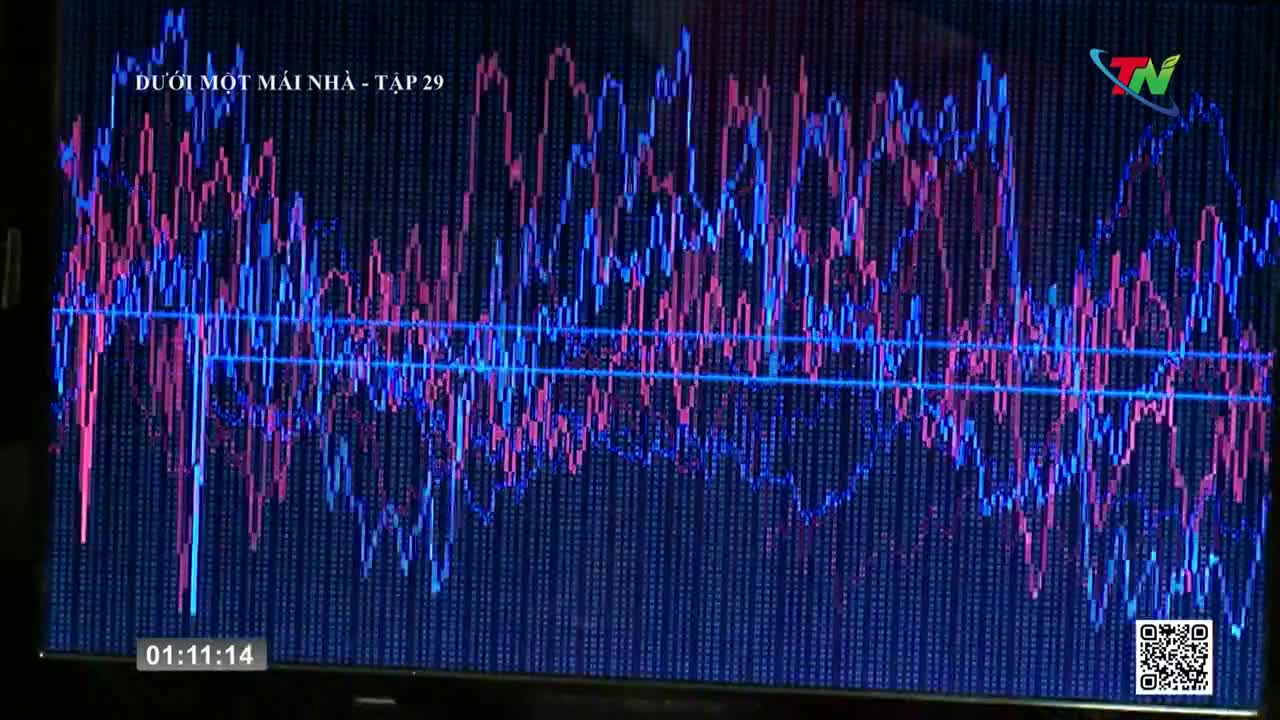 On the screen, jagged lines of pink and blue rise and fall, a visual representation of something. The Thai Nguyen TV logo sits in the corner, and the time code reads 01:11:14.
