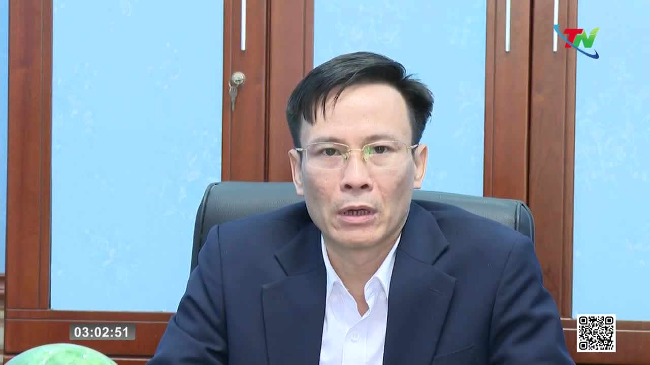 A man in a dark suit speaks directly to the camera, his glasses reflecting the light. The Thai Nguyen TV logo appears in the upper right corner.