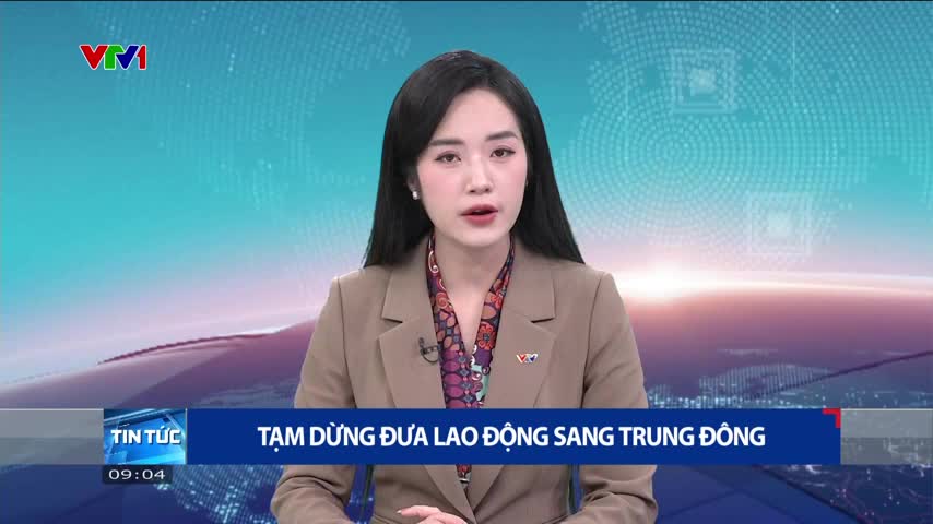 A VTV1 news anchor reports on a temporary halt to sending laborers to the Middle East. The screen behind her displays a globe graphic and a city skyline at sunset.